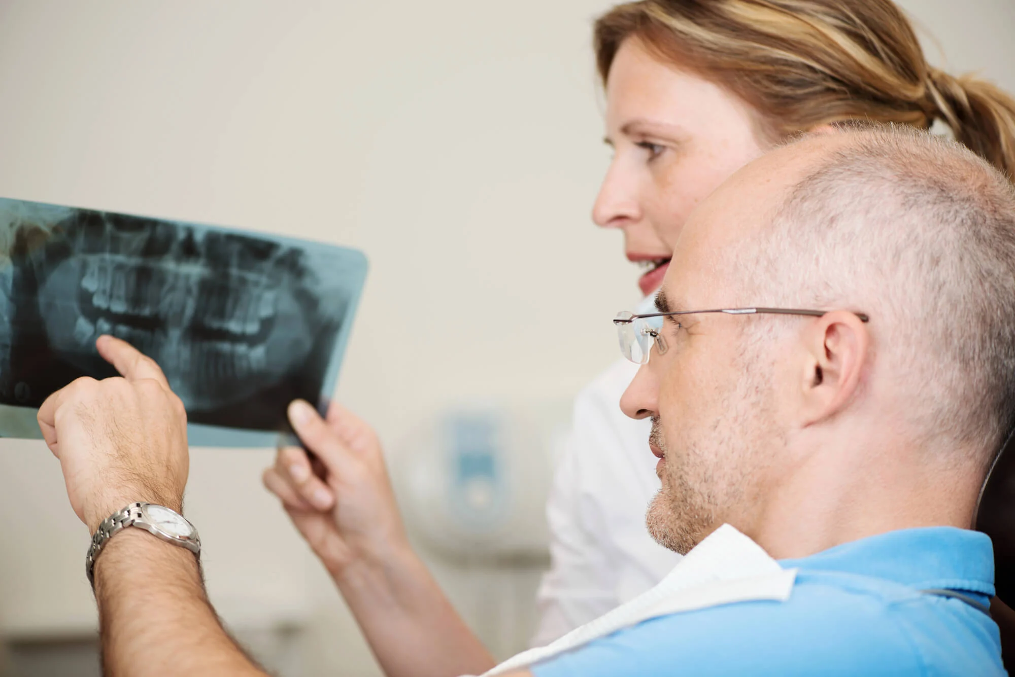 oral surgeon in montgomery al checking patient's xrays